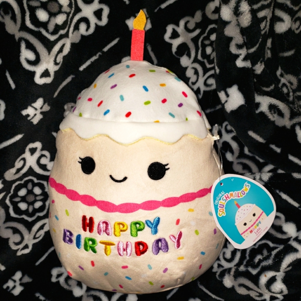 Squishmallow 8" Lyla the Vanilla Birthday Cake HAPPY BIRTHDAY SQUAD KELLYTOY NWT